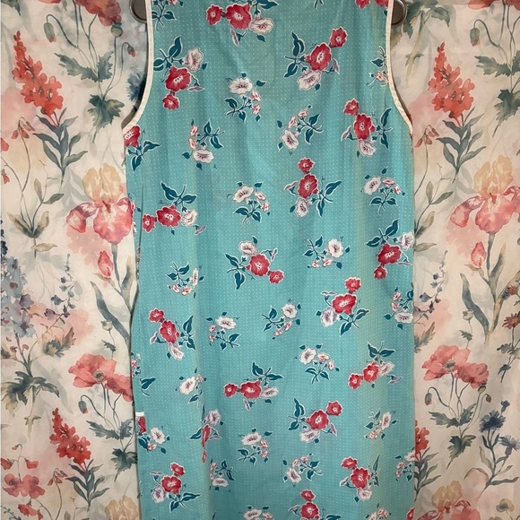Vintage Floral Sleeveless Nightgown with Pockets - Picture 4 of 5